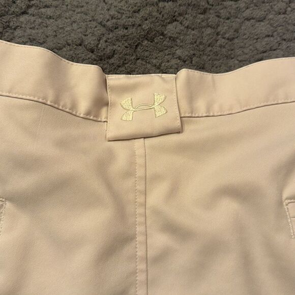 Under Armour Off White Golfing Shorts Size 40 Men’s - Picture 5 of 5